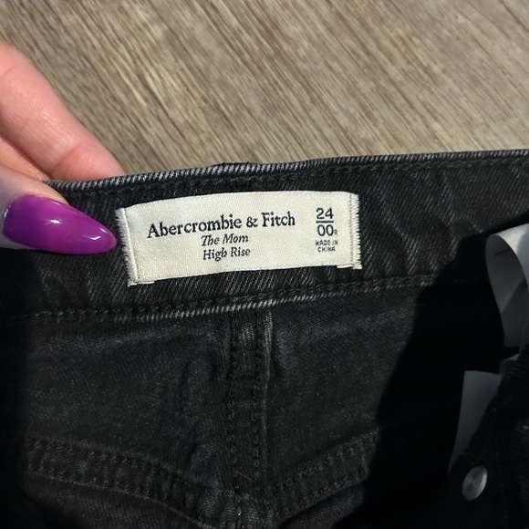 Abercrombie & Fitch The Mom High rise denim Black NWOT - Picture 2 of 3